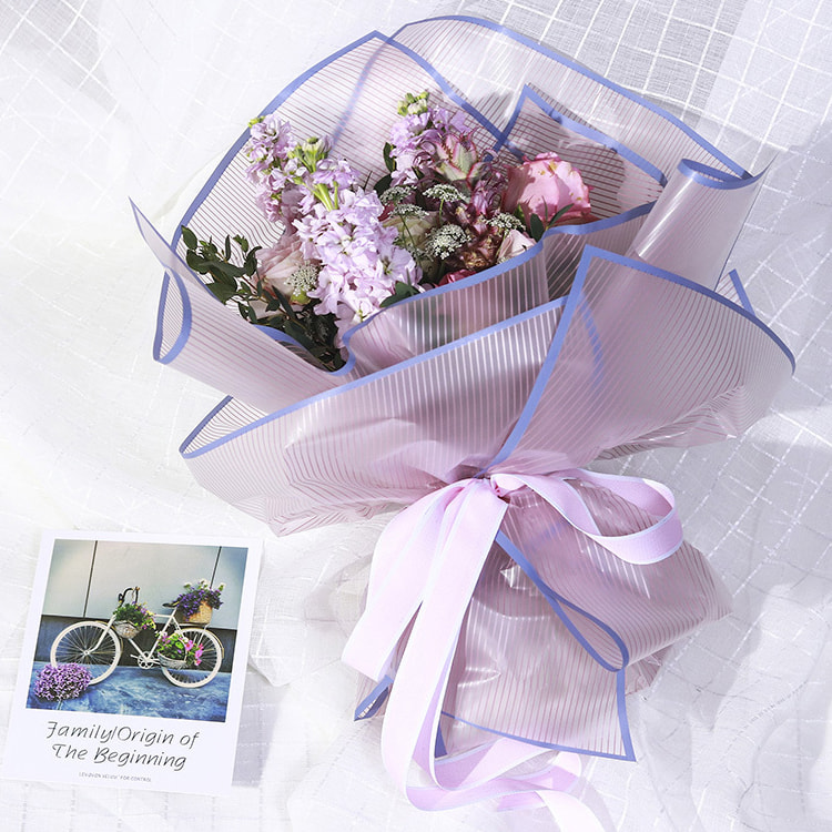May guhit na papel na pambalot ng bulaklak