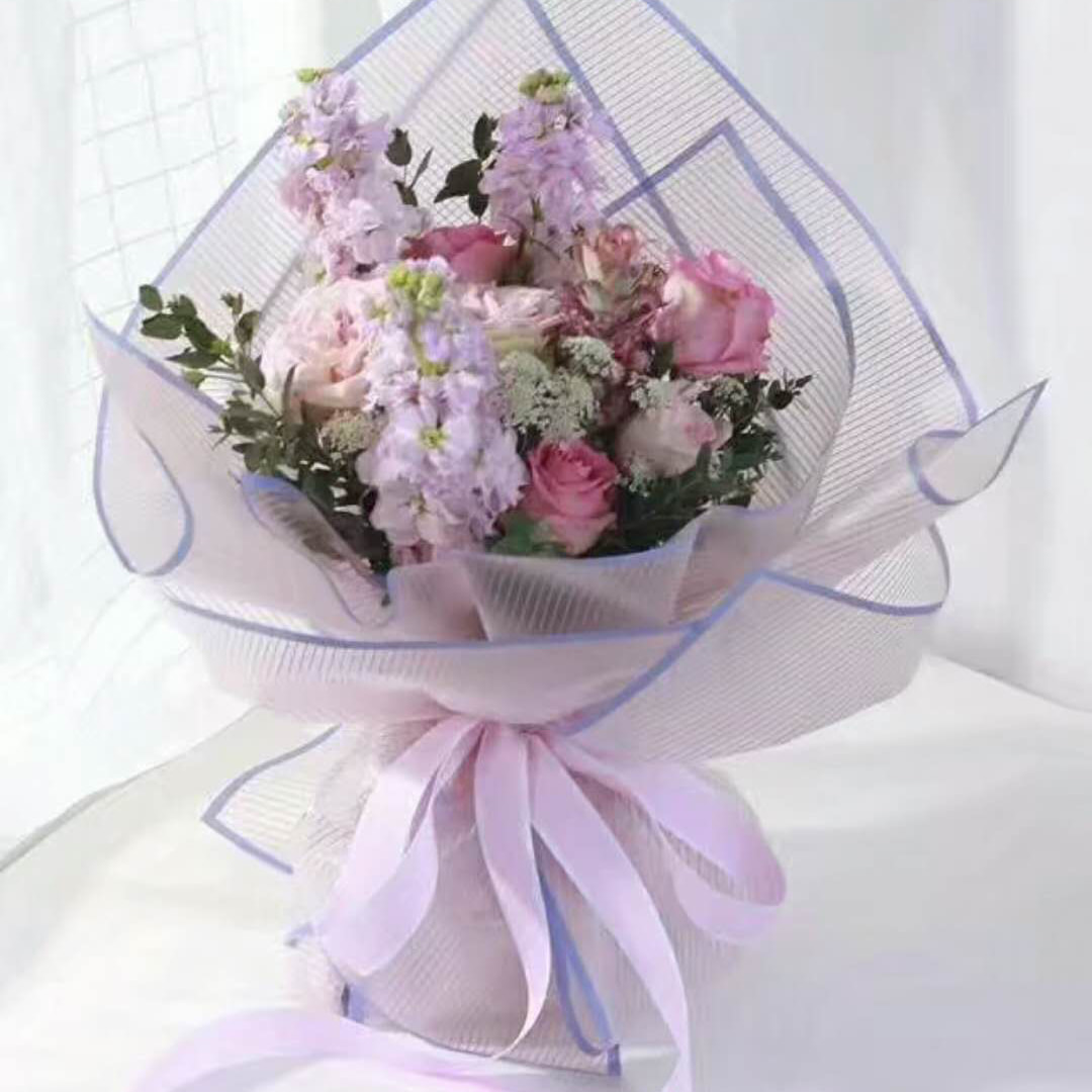 May guhit na papel na pambalot ng bulaklak