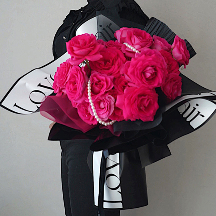 Bouquet makapal na pambalot na papel na may mga masining na salita