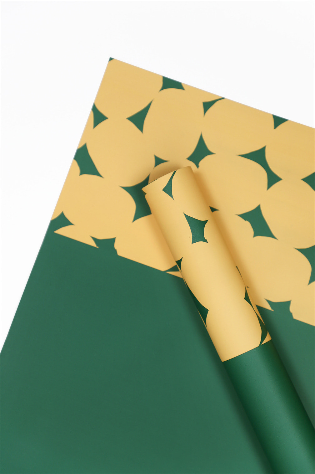Dalawang kulay na polka dot flower wrapping paper