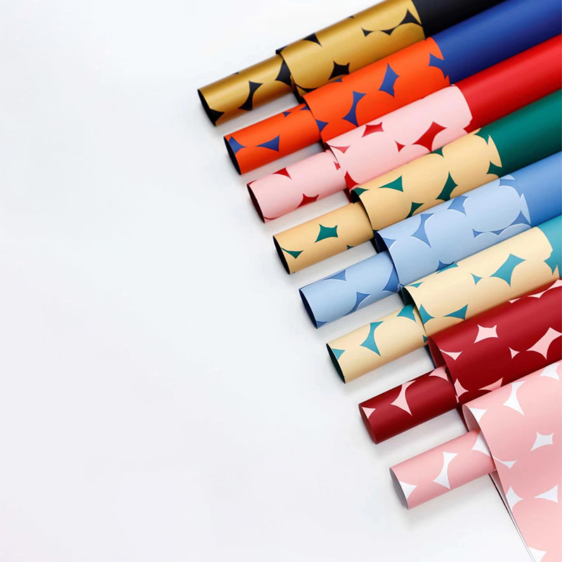 Dalawang kulay na polka dot flower wrapping paper