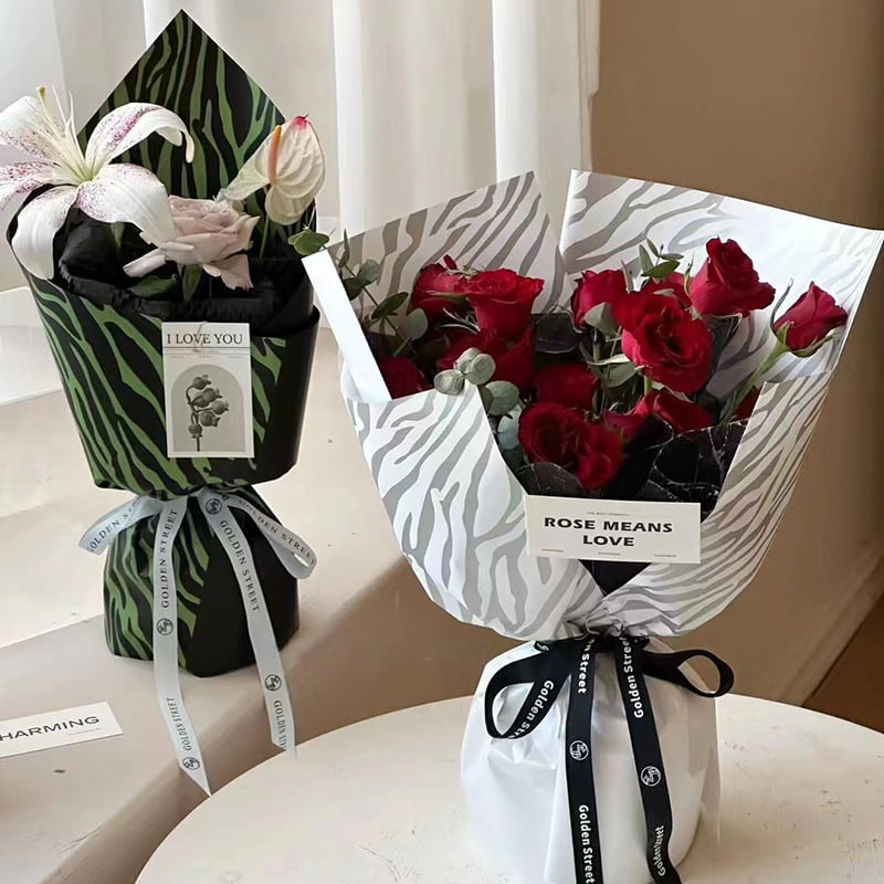 Zebra-print na anim na kulay na papel na pambalot ng bulaklak