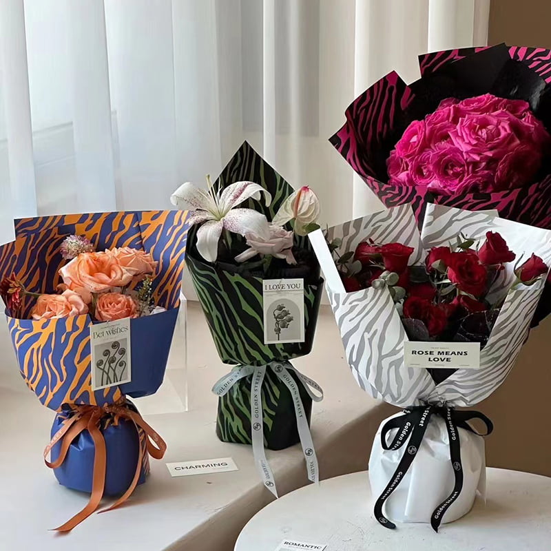 Zebra-print na anim na kulay na papel na pambalot ng bulaklak