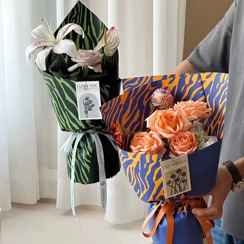 Zebra-print na anim na kulay na papel na pambalot ng bulaklak