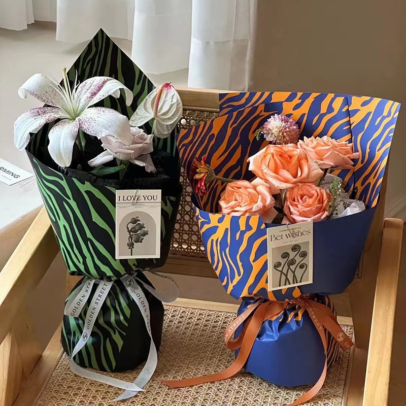 Zebra-print na anim na kulay na papel na pambalot ng bulaklak