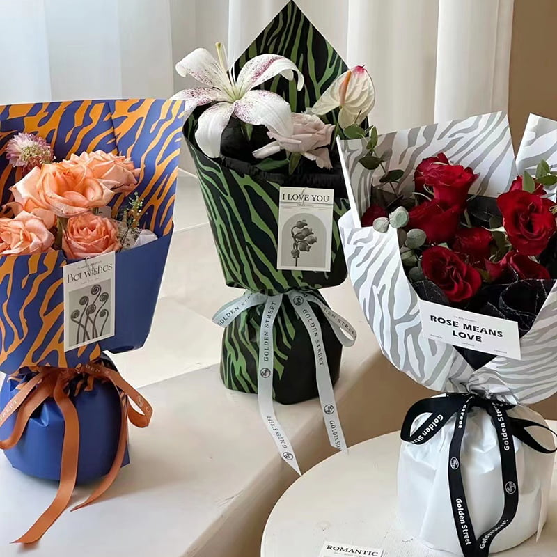 Zebra-print na anim na kulay na papel na pambalot ng bulaklak