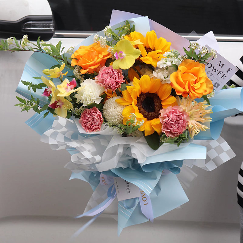 Hindi tinatablan ng tubig na double-sided coated flower wrapping paper