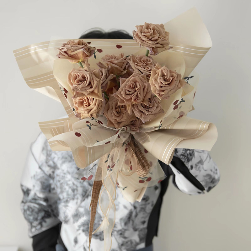 Hindi tinatablan ng tubig na double-sided coated flower wrapping paper