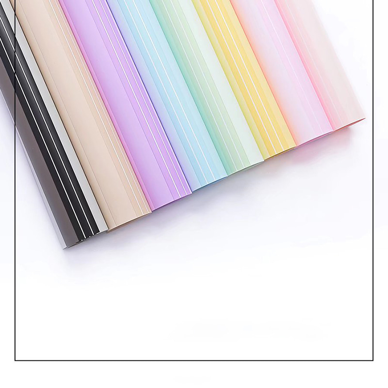 Hindi tinatablan ng tubig na double-sided coated flower wrapping paper