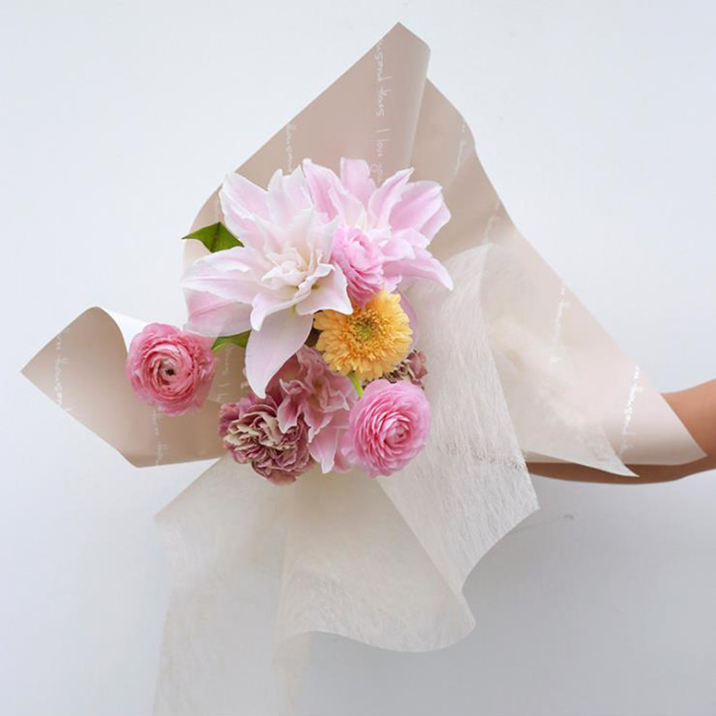 Naka-print na Romantic Bouquet Wrapping Paper