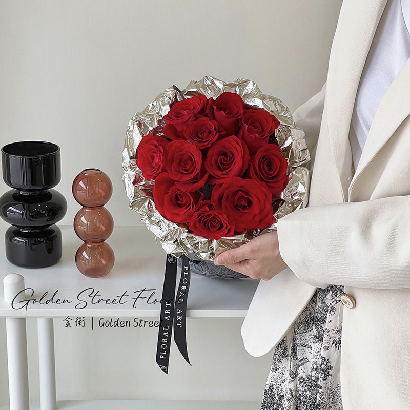 Solid-Color Mirrored Bouquet Wrapping Paper