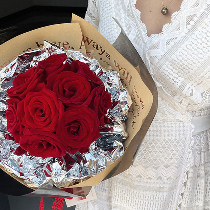 Solid-Color Mirrored Bouquet Wrapping Paper